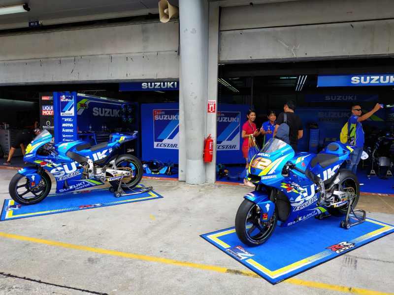 Melihat Langsung ke Garasi MotoGP di Sirkuit Sepang Malaysia, Begini Suasananya! Melihat Langsung ke Garasi MotoGP di Sirkuit Sepang Malaysia, Begini Suasananya!