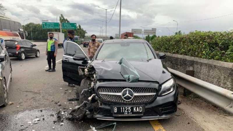 Mercy Tabrak Mobilio dan Innova di Tol, Berikut 5 Faktanya Mercy Tabrak Mobilio dan Innova di Tol, Berikut 5 Faktanya