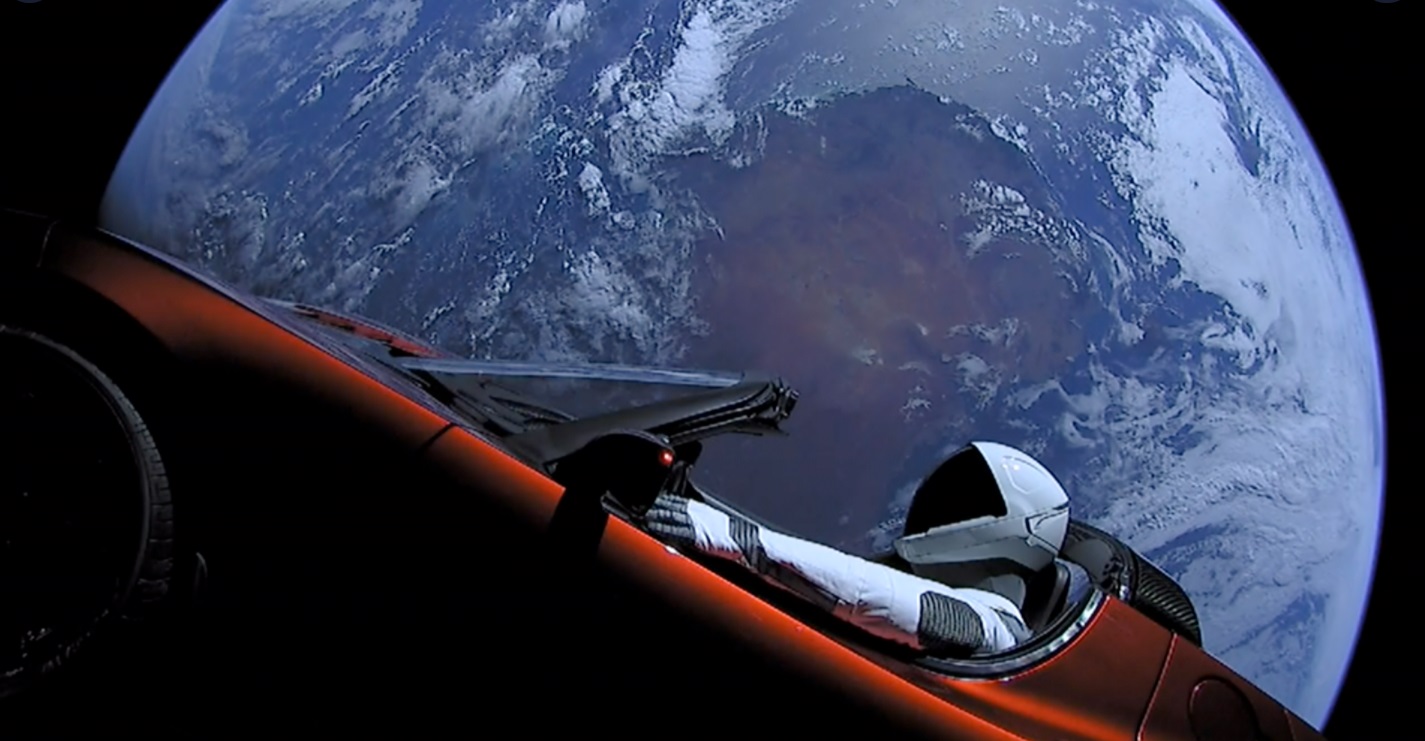 Pakai SpaceX, Tesla Roadster Makin  Mendekati Mars