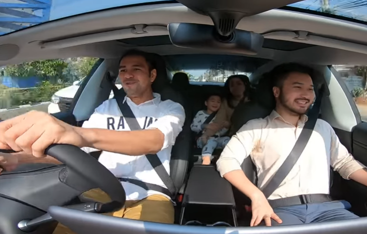 Review Raffi Ahmad Soal Tesla Model 3, 'Si Mobil Anti Ganjil-Genap' Review Raffi Ahmad Soal Tesla Model 3, 'Si Mobil Anti Ganjil-Genap'