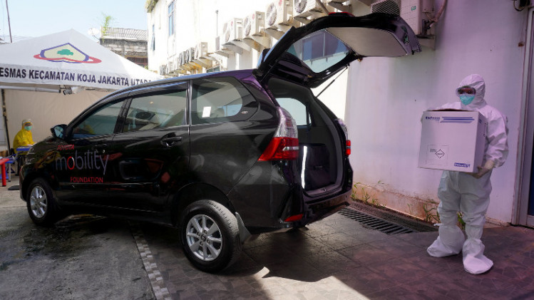 Melihat 4 Unit Avanza Pembawa Spesimen Covid-19 Melihat 4 Unit Avanza Pembawa Spesimen Covid-19