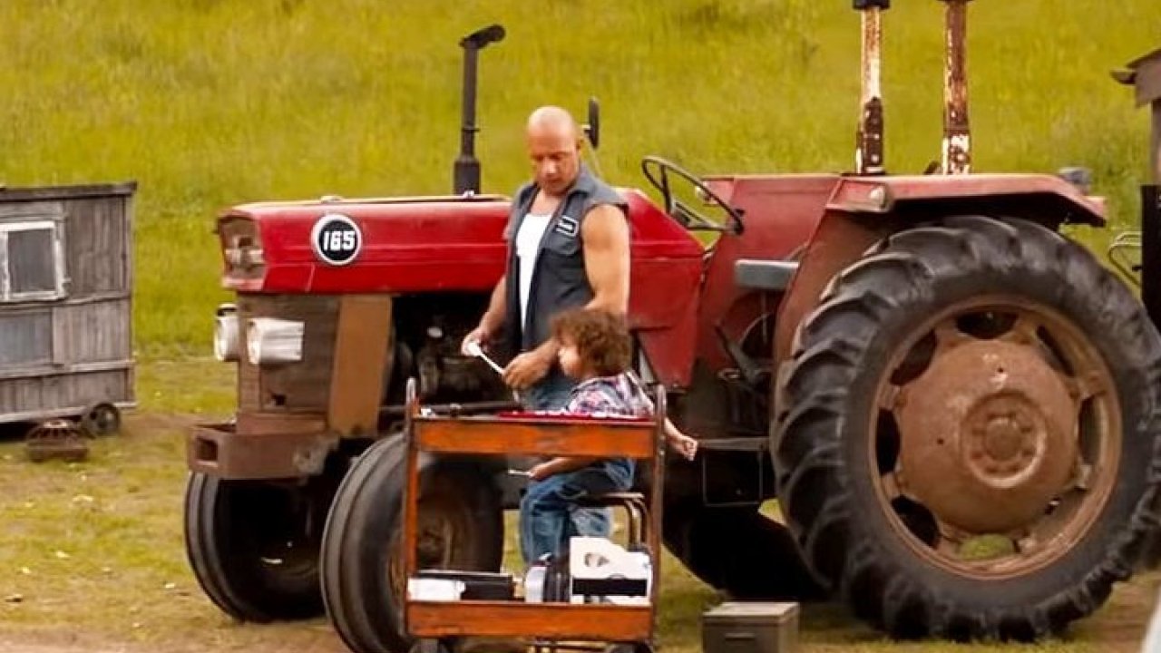Ketika Dominic Toretto Pensiun dan Ngoprek Traktor Bareng Anak