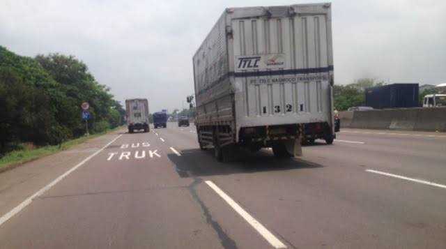 Truk Obesitas Dilarang Lewat Tol Jakarta -Bandung Truk Obesitas Dilarang Lewat Tol Jakarta -Bandung