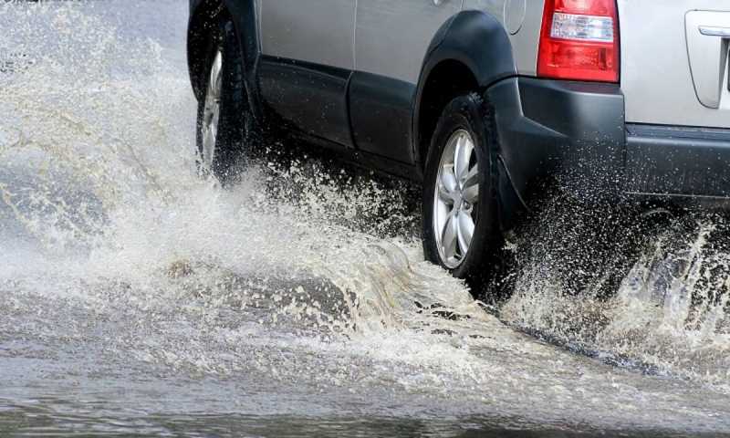 Perhatikan Ban Mobil Agar Nyaman Berkendara di Musim Hujan Perhatikan Ban Mobil Agar Nyaman Berkendara di Musim Hujan
