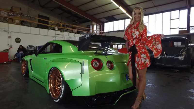 Ketika Dua Bintang Porno Pamer Keseksian Supercar Modifikasi Ketika Dua Bintang Porno Pamer Keseksian Supercar Modifikasi