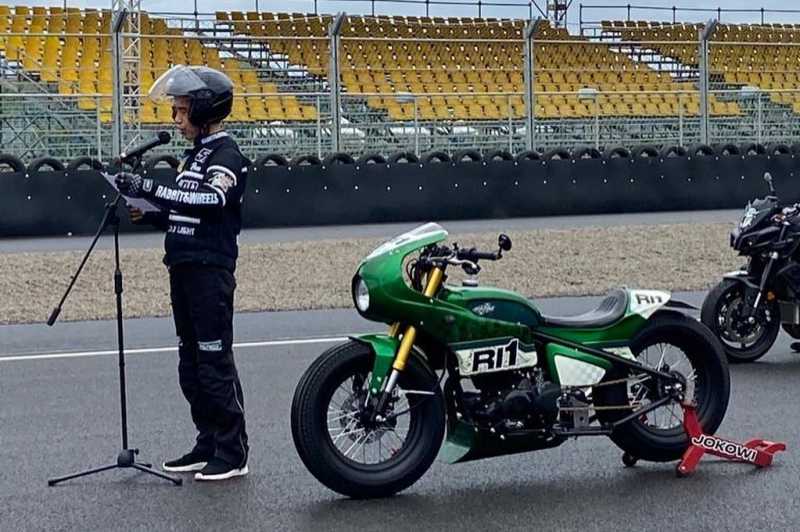 Jokowi Ngebut di Sirkuit Mandalika Pakai Kawasaki W175 Custom Jokowi Ngebut di Sirkuit Mandalika Pakai Kawasaki W175 Custom