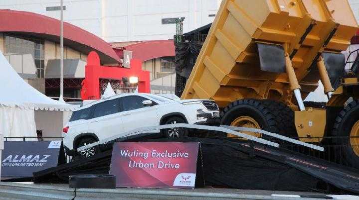IIMS 2019: Wuling Bikin Area Test Drive Sendiri, Ratusan Orang Jajal Mobilnya IIMS 2019: Wuling Bikin Area Test Drive Sendiri, Ratusan Orang Jajal Mobilnya