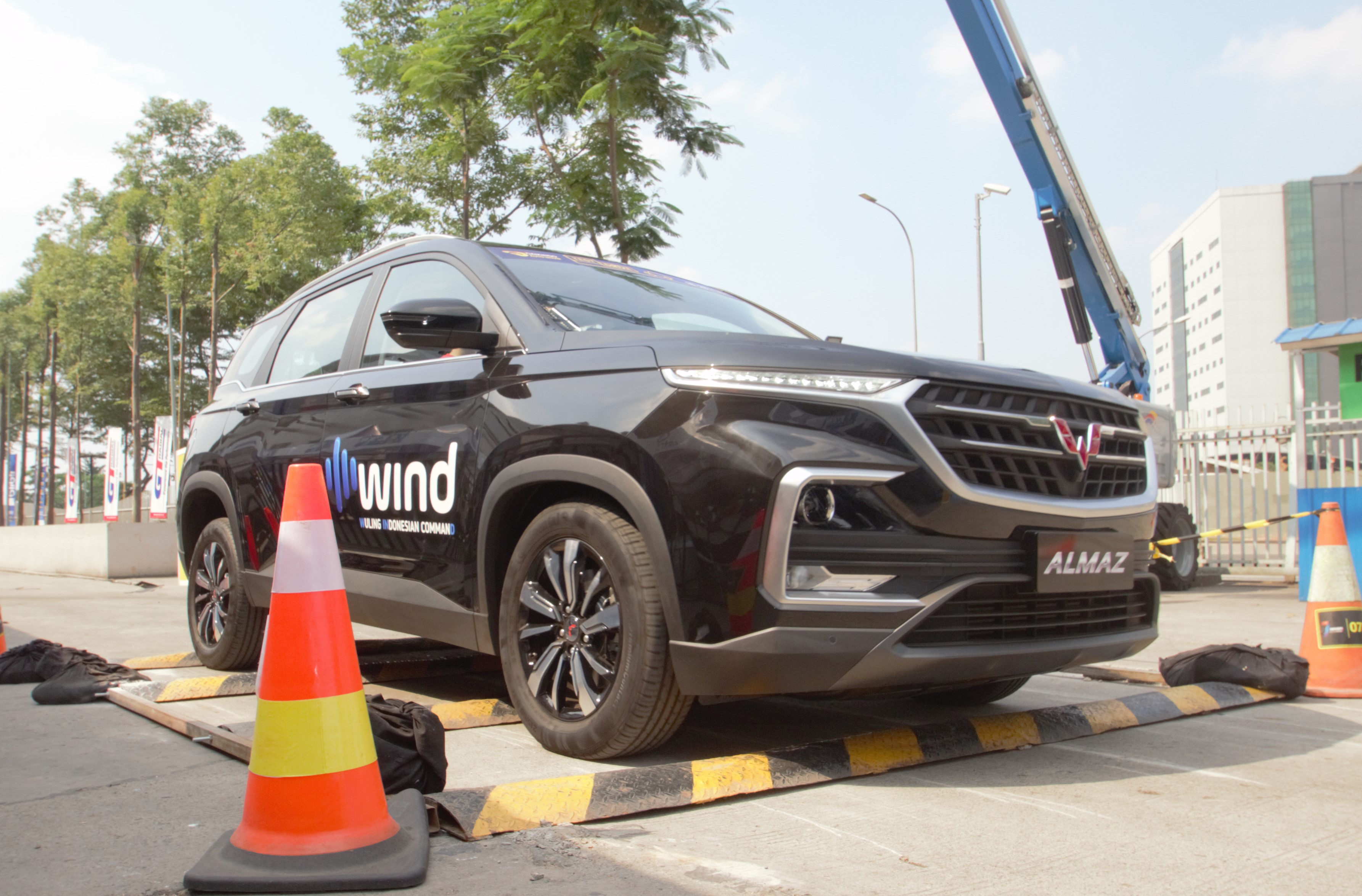 Wuling Almaz 7 Penumpang Lebih Laris dari 5 Penumpang?