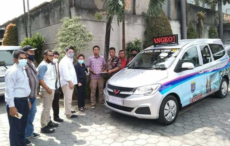 Ratusan Angkot Mewah Wuling Confero di Depok Siap Beroperasi Ratusan Angkot Mewah Wuling Confero di Depok Siap Beroperasi