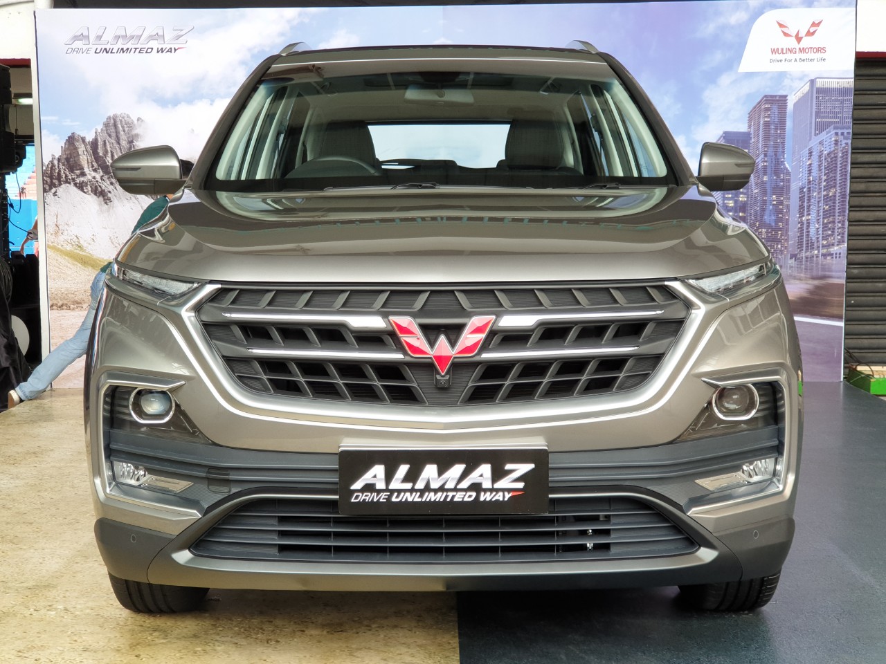 Wuling Almaz Rajai Segmen Medium SUV, Kalahkan Honda CR-V