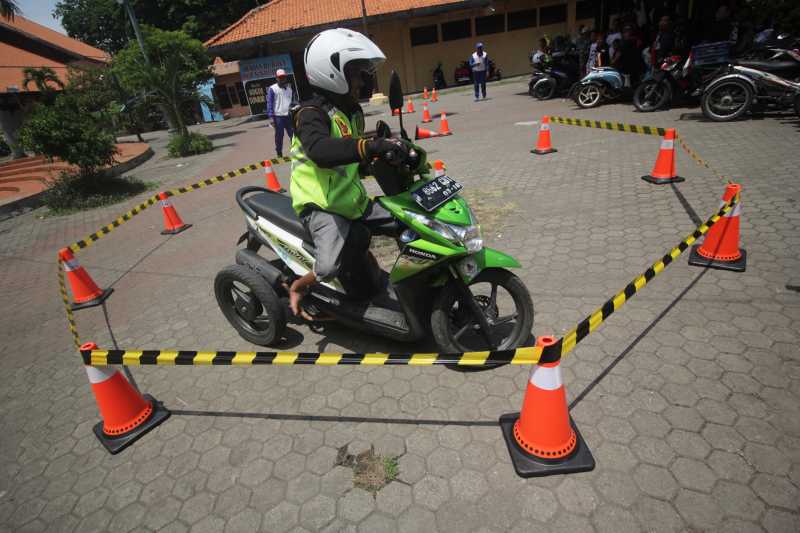 Pakai Telkomsel? Cek Info Legalitas Mobil dan Motor Semudah Cek Pulsa Pakai Telkomsel? Cek Info Legalitas Mobil dan Motor Semudah Cek Pulsa
