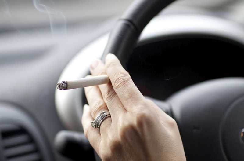 3 Cara Usir Bau Rokok di Kabin Mobil 3 Cara Usir Bau Rokok di Kabin Mobil