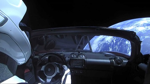 Tesla Mengangkasa, Netizen Ledek Penganut Bumi Datar