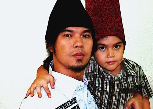 Dari London, El Rumi Kabarkan Kondisi Terkini Dhani Dari London, El Rumi Kabarkan Kondisi Terkini Dhani