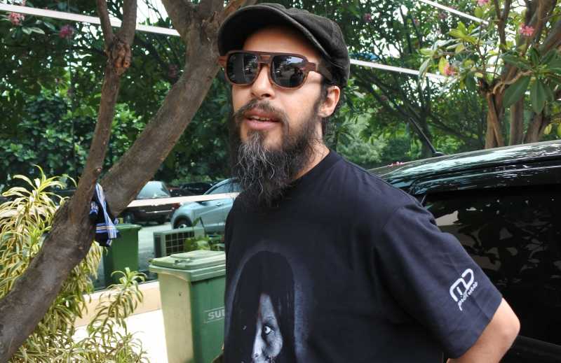 Alex Abbad Jadi Orang Buta dan Bisa Bicara dengan Hantu ‘Asih’ Alex Abbad Jadi Orang Buta dan Bisa Bicara dengan Hantu ‘Asih’