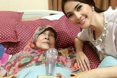 Kondisi Buta, Aminah Cendrakasih Ajaib saat Syuting ‘Si Doel The Movie’ Kondisi Buta, Aminah Cendrakasih Ajaib saat Syuting ‘Si Doel The Movie’