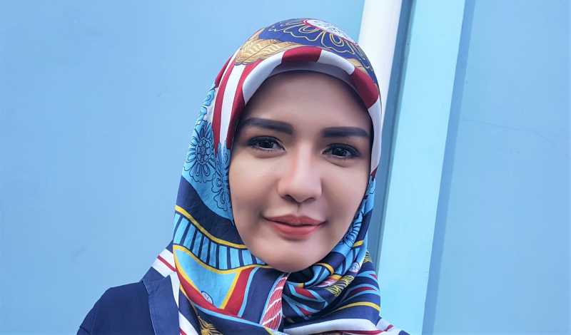 Mantan Kekasih Vicky Prasetyo Bagi-bagi THR Pakai Dolar Mantan Kekasih Vicky Prasetyo Bagi-bagi THR Pakai Dolar