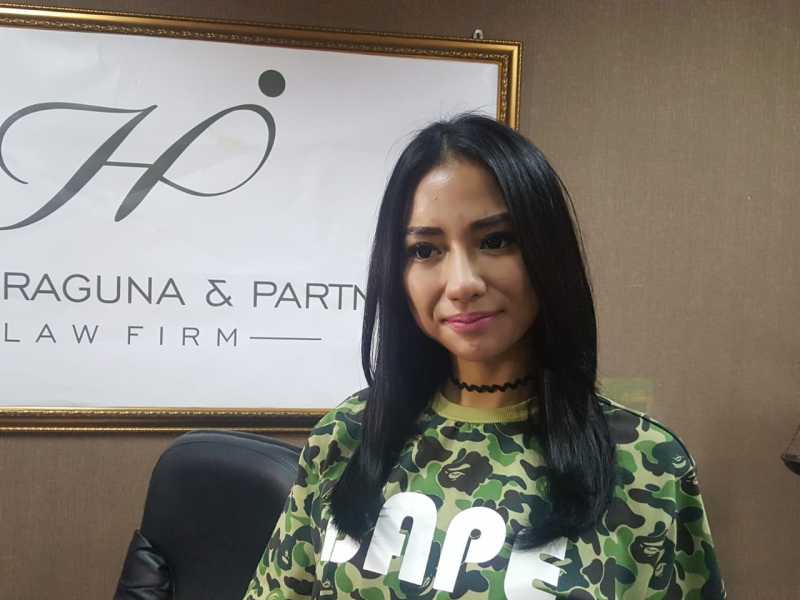 Resmi Ceraikan Bella Luna, Nana Diancam Denda Rp100 Miliar Resmi Ceraikan Bella Luna, Nana Diancam Denda Rp100 Miliar