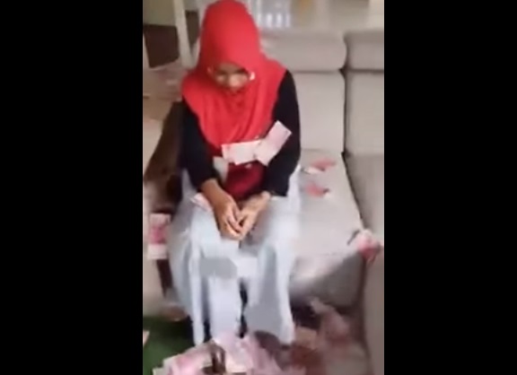 Drama Bu Dendy Melempar Uang Puluhan Juta kepada Nylla Berakhir Damai Drama Bu Dendy Melempar Uang Puluhan Juta kepada Nylla Berakhir Damai