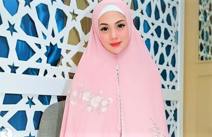 Didoakan Jadi Mualaf Setelah Pakai Hijab Syar\'i, Ini Kata Celine Evangelista