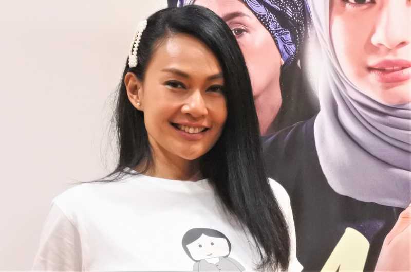 Endhita Sulit Bicara Sunda ‘Kasar’ di Film 'Ambu' Endhita Sulit Bicara Sunda ‘Kasar’ di Film 'Ambu'
