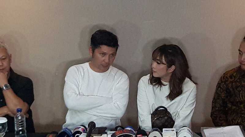 Gading Marten di Antara Sophia Latjuba dan Citra Juvita Gading Marten di Antara Sophia Latjuba dan Citra Juvita