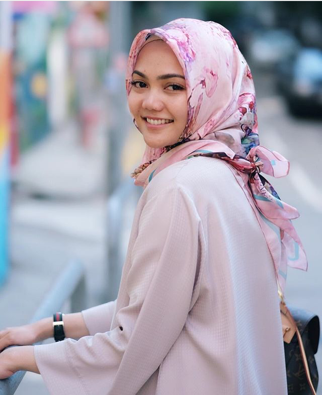 Diisukan Murtad, Rina Nose Hapus Foto Soal Agama Diisukan Murtad, Rina Nose Hapus Foto Soal Agama