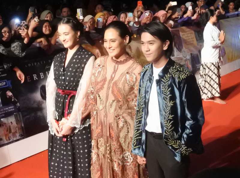 Adegan Ranjang Iqbaal dan Mawar, ‘Bumi Manusia’ Dapat Rating 17+ Adegan Ranjang Iqbaal dan Mawar, ‘Bumi Manusia’ Dapat Rating 17+