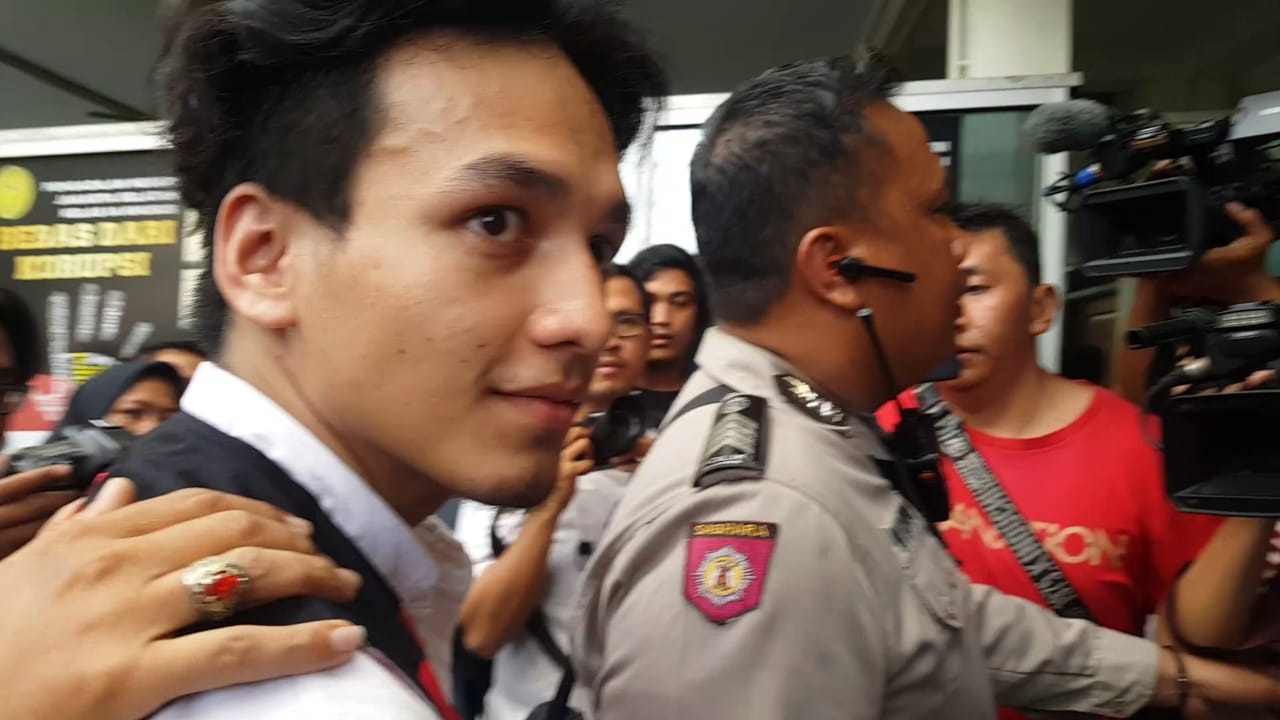 Wajah Pucat, Jefri Nichol Deg-degan Jalani Sidang Perdana