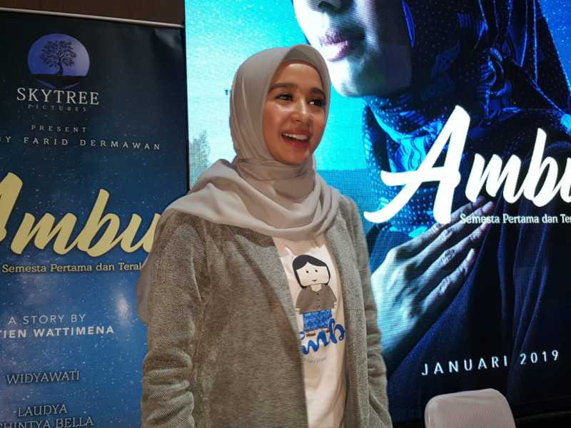 7 Cerita Seru Laudya Cynthia Bella Selama Syuting \'Ambu\' di Baduy 7 Cerita Seru Laudya Cynthia Bella Selama Syuting \'Ambu\' di Baduy