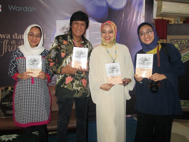Marissa Haque Luncurkan Buku ‘Jawa dan Halal di Thailand’ Marissa Haque Luncurkan Buku ‘Jawa dan Halal di Thailand’