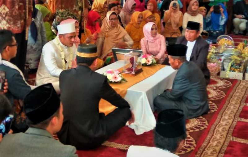 Mantan Jenderal Polri Jadi Saksi Akad Nikah Muzdalifah dan Fadel Islami Mantan Jenderal Polri Jadi Saksi Akad Nikah Muzdalifah dan Fadel Islami