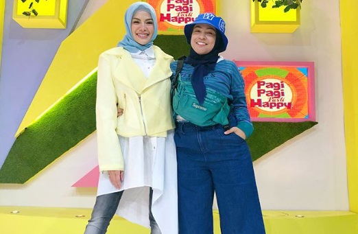 Identik Artis Seksi, Nikita Mirzani Berhijrah Pakai Hijab, Bakal Istiqamah Gak Ya? Identik Artis Seksi, Nikita Mirzani Berhijrah Pakai Hijab, Bakal Istiqamah Gak Ya?
