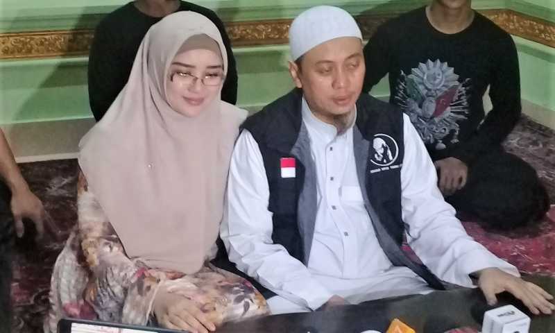 Kenapa Opick Dipercaya Simpan Rambut Milik Nabi Muhammad SAW? Kenapa Opick Dipercaya Simpan Rambut Milik Nabi Muhammad SAW?