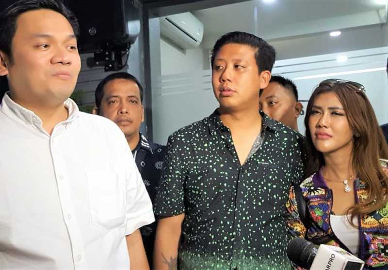 <i>Update</i> Laporan Farhat Abbas Terhadap Hotman Paris Terkait Video Asusila <i>Update</i> Laporan Farhat Abbas Terhadap Hotman Paris Terkait Video Asusila