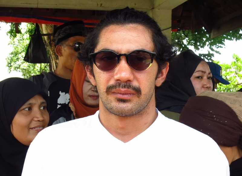 Gelombang Pujian untuk Reza Rahadian Perankan Benyamin S Gelombang Pujian untuk Reza Rahadian Perankan Benyamin S
