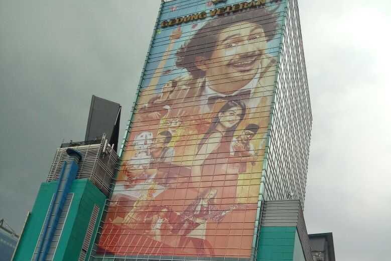 <i>Muke Gile</i>, Poster Film 'Benyamin: Biang Kerok' Tutupi Gedung Veteran <i>Muke Gile</i>, Poster Film 'Benyamin: Biang Kerok' Tutupi Gedung Veteran