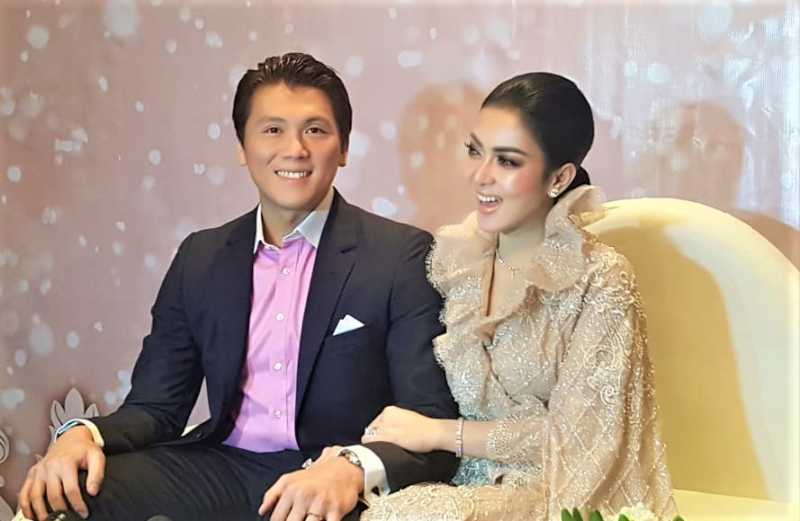 Luna Maya <i>Gak</i> Respon Undangan Syahrini dan Reino Barack Luna Maya <i>Gak</i> Respon Undangan Syahrini dan Reino Barack