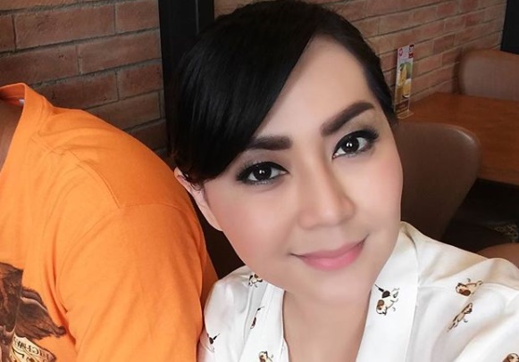 Tessa Kaunang Menangis Dituduh Kumpul Kebo Tessa Kaunang Menangis Dituduh Kumpul Kebo
