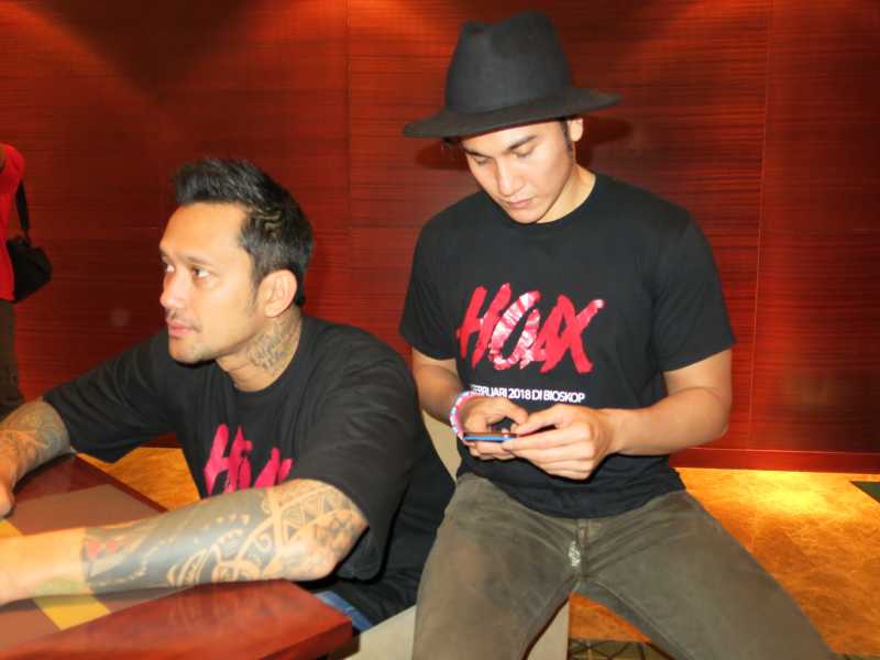 Tora Sudiro dan Aulia Sarah Beradegan Sensual di Film 'Hoax'? Tora Sudiro dan Aulia Sarah Beradegan Sensual di Film 'Hoax'?