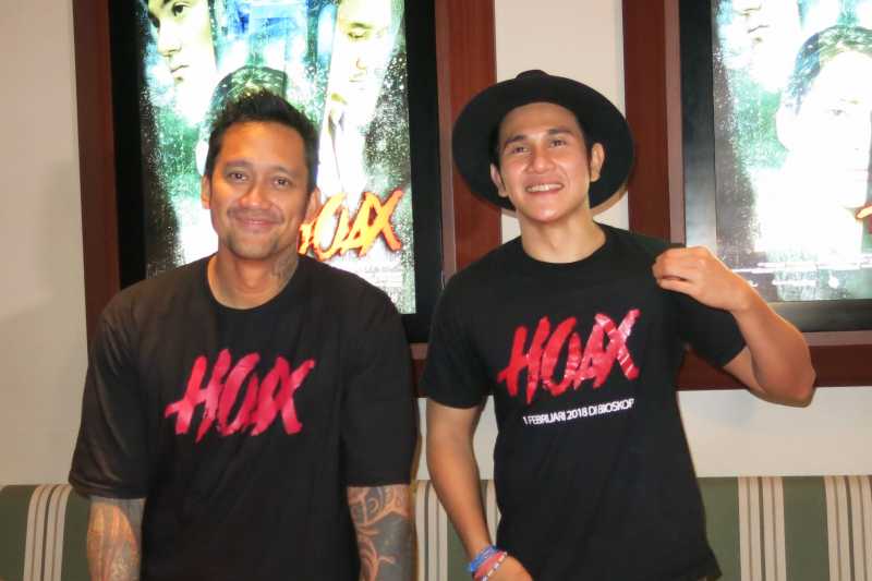 Tora Sudiro dan Aulia Sarah \'Berhubungan Intim\' di Dalam Mobil Tora Sudiro dan Aulia Sarah \'Berhubungan Intim\' di Dalam Mobil