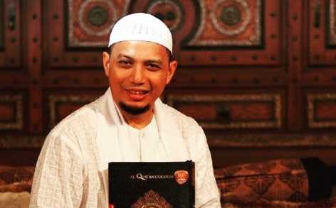  Ustaz Arifin Ilham Kritis, Aa Gym Berdoa di Depan Kakbah