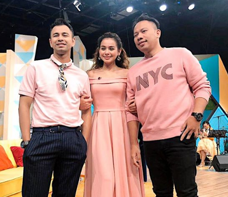 Acara Lamaran Sahila Hisyam dan Vicky Prasetyo Menuai Protes Penggemar Acara Lamaran Sahila Hisyam dan Vicky Prasetyo Menuai Protes Penggemar