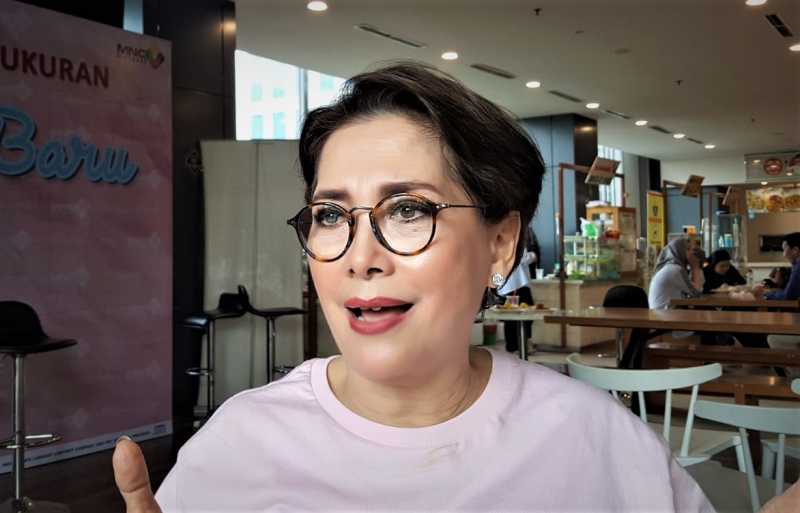Usia 69 Tahun, Widyawati Jadi Mahasiswi Baru Usia 69 Tahun, Widyawati Jadi Mahasiswi Baru