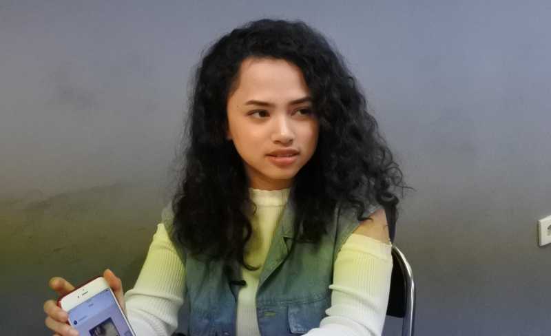 Cerita Lucu Wizzy Dirinya Disangka Romaria Gara-gara Rambut Keriting Cerita Lucu Wizzy Dirinya Disangka Romaria Gara-gara Rambut Keriting