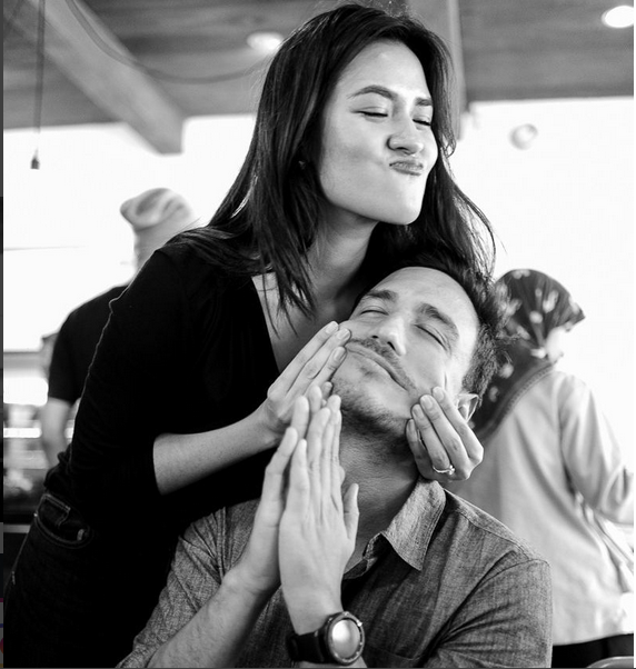 Raisa Cubit Gemas Pipi Hamish Daud, Netizen: Hancur Hati Ini Raisa Cubit Gemas Pipi Hamish Daud, Netizen: Hancur Hati Ini