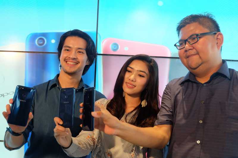 Syuting Bareng, Isyana Dikira Jutek oleh Morgan Oey Syuting Bareng, Isyana Dikira Jutek oleh Morgan Oey