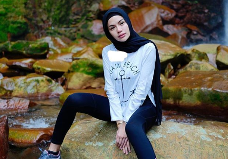 Nikita Mirzani Pamer Foto Janin Dalam Rahimnya