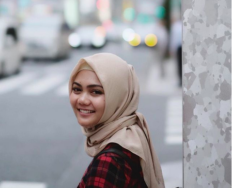 Perjalanan Setahun Rina Nose dari Pakai Jilbab Hingga Dilepas