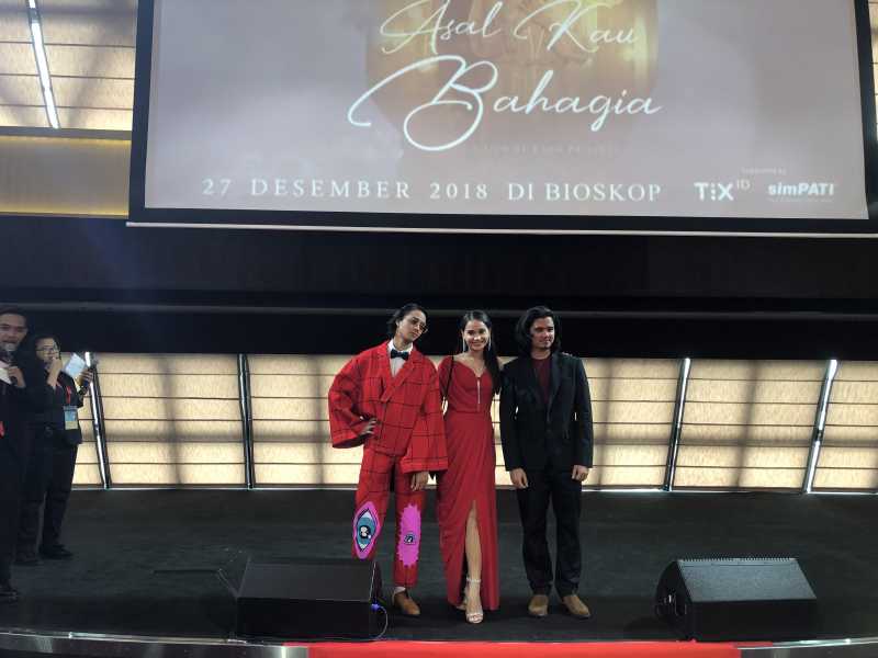 Keseruan Hujan Busa di Puncak Gala Premiere ‘Asal Kau Bahagia’ Keseruan Hujan Busa di Puncak Gala Premiere ‘Asal Kau Bahagia’
